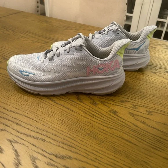 Women’s Hoka Clifton 9 running shoes - Picture 3 of 10